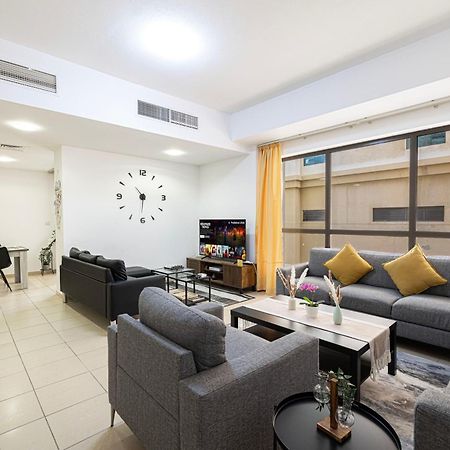 Moonlight Hostel Jbr - 2Min Walk To Jbr Beach - Gym - 2Min Metro Station - Poll Dubai Exteriör bild