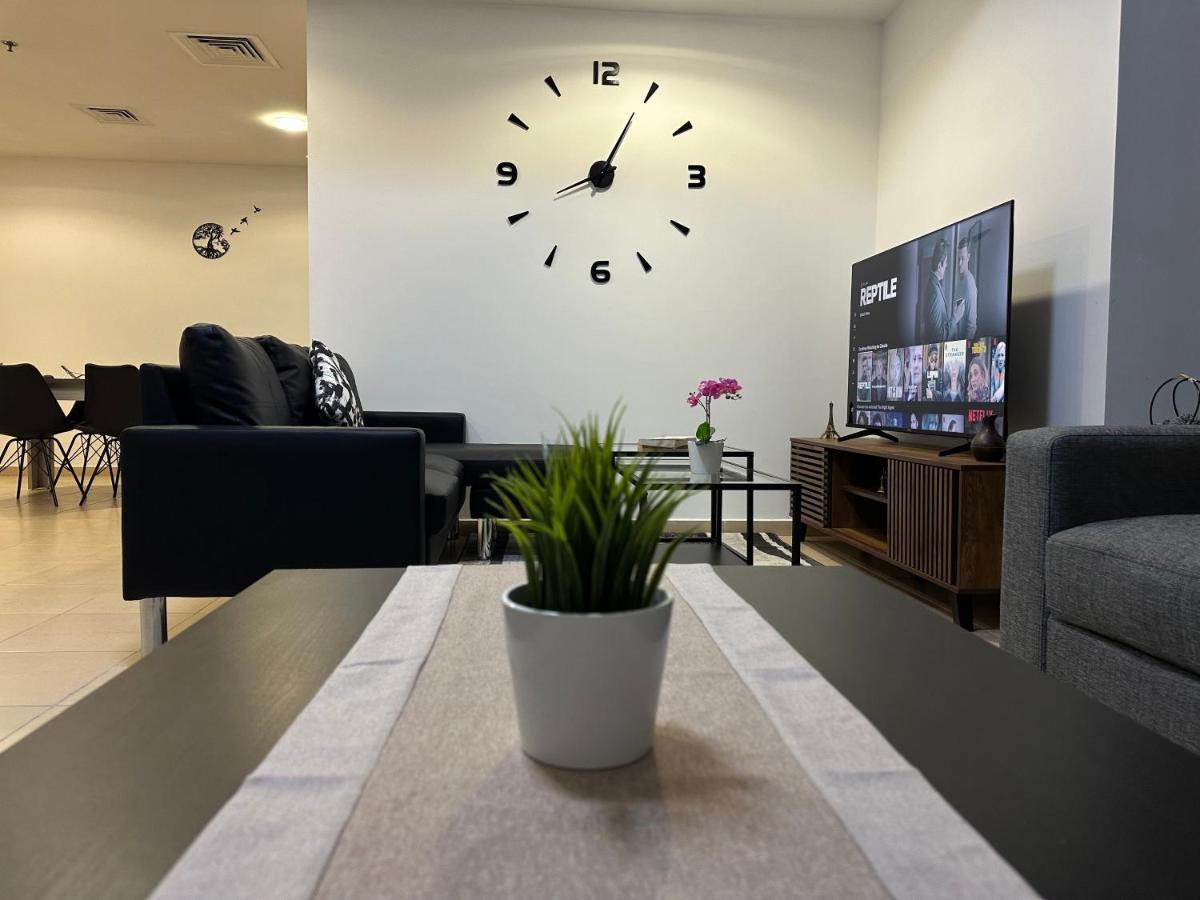 Moonlight Hostel Jbr - 2Min Walk To Jbr Beach - Gym - 2Min Metro Station - Poll Dubai Exteriör bild