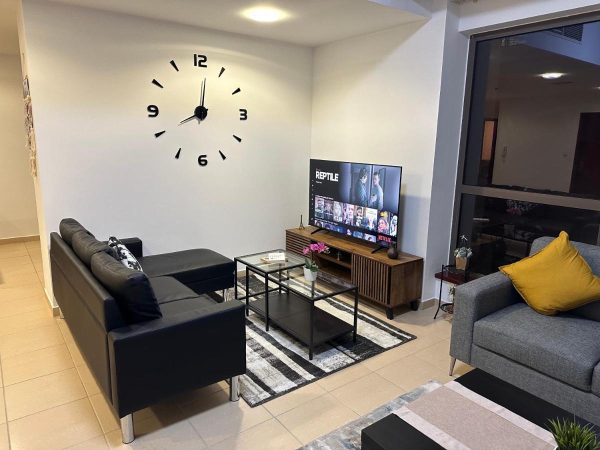 Moonlight Hostel Jbr - 2Min Walk To Jbr Beach - Gym - 2Min Metro Station - Poll Dubai Exteriör bild