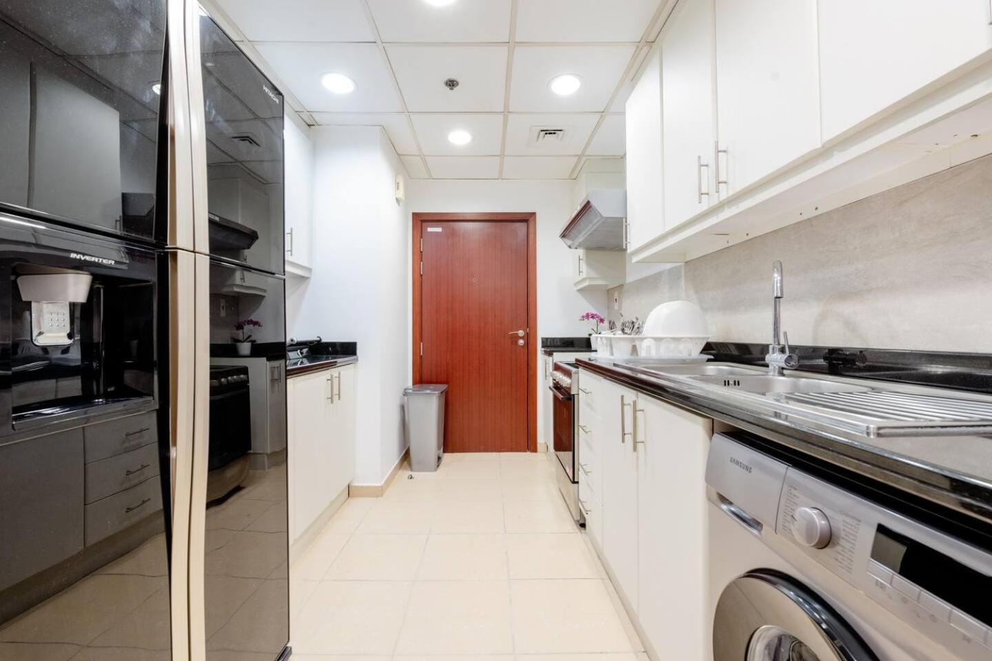 Moonlight Hostel Jbr - 2Min Walk To Jbr Beach - Gym - 2Min Metro Station - Poll Dubai Exteriör bild