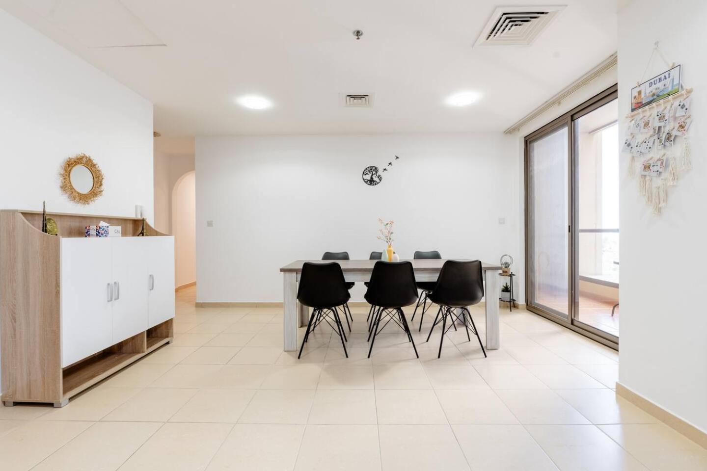 Moonlight Hostel Jbr - 2Min Walk To Jbr Beach - Gym - 2Min Metro Station - Poll Dubai Exteriör bild