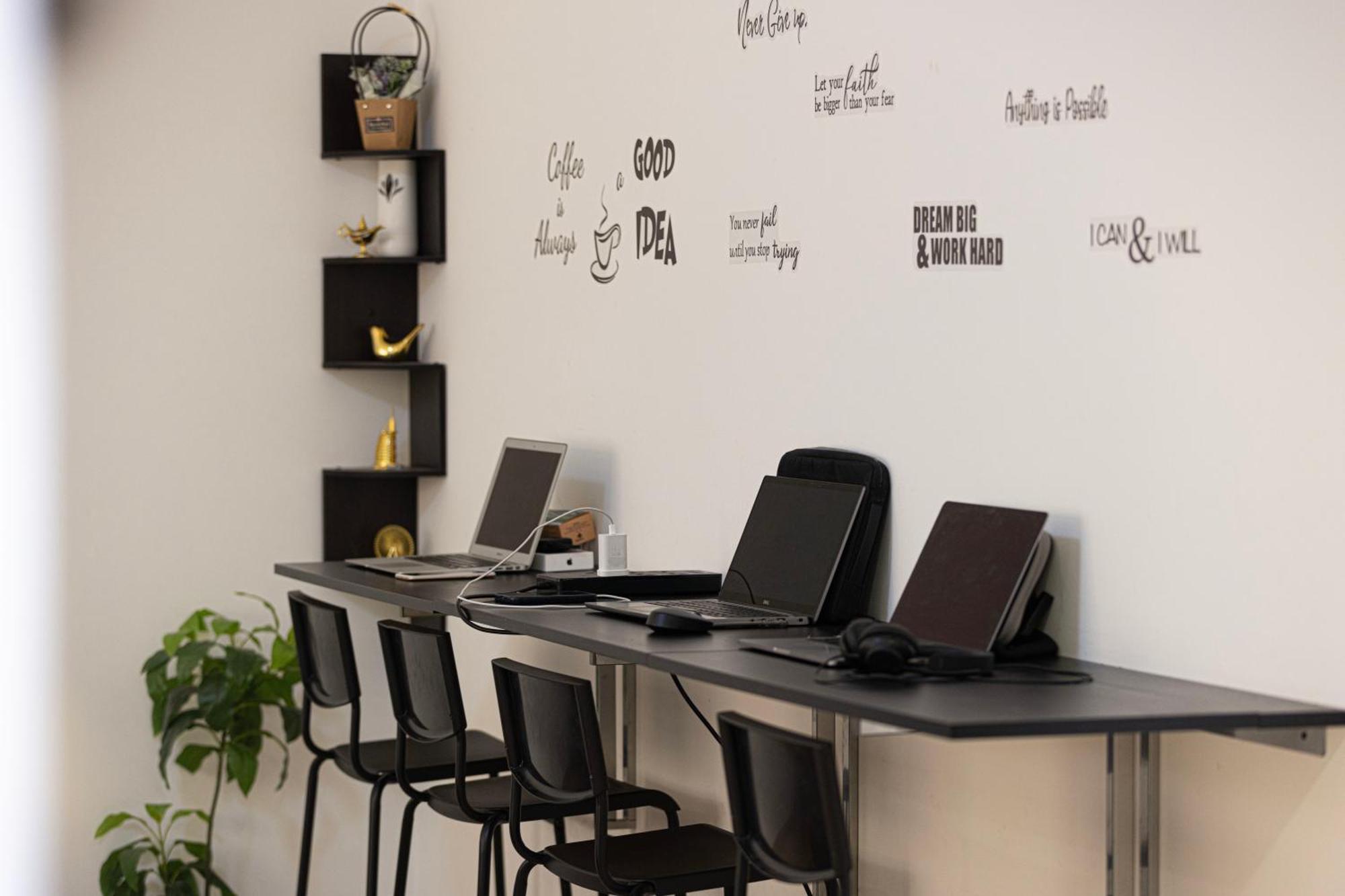 Moonlight Hostel Jbr - 2Min Walk To Jbr Beach - Gym - 2Min Metro Station - Poll Dubai Exteriör bild