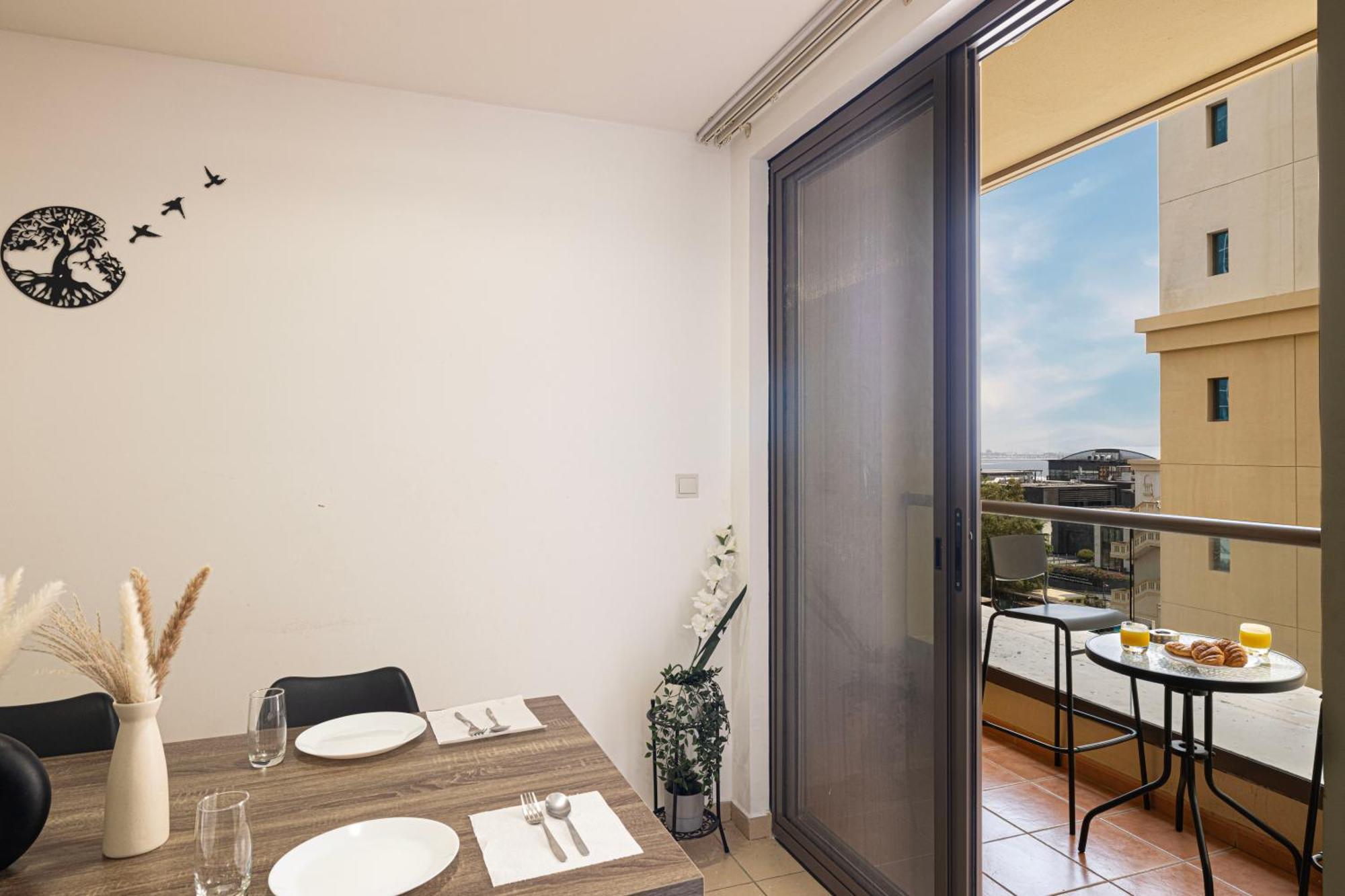 Moonlight Hostel Jbr - 2Min Walk To Jbr Beach - Gym - 2Min Metro Station - Poll Dubai Exteriör bild
