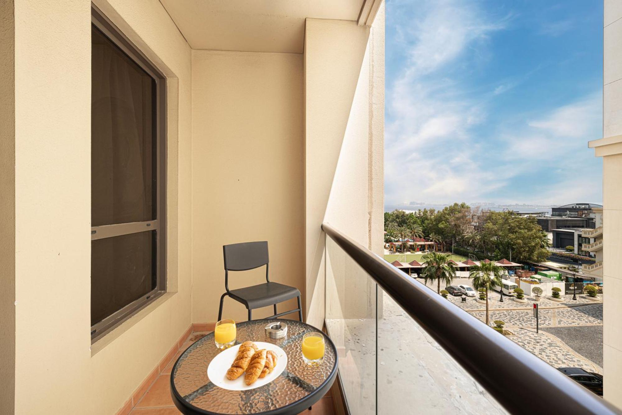 Moonlight Hostel Jbr - 2Min Walk To Jbr Beach - Gym - 2Min Metro Station - Poll Dubai Exteriör bild