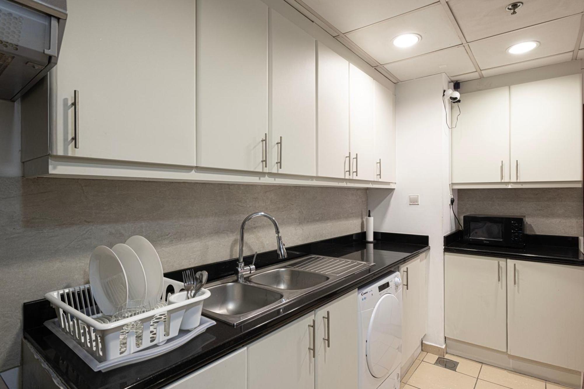 Moonlight Hostel Jbr - 2Min Walk To Jbr Beach - Gym - 2Min Metro Station - Poll Dubai Exteriör bild