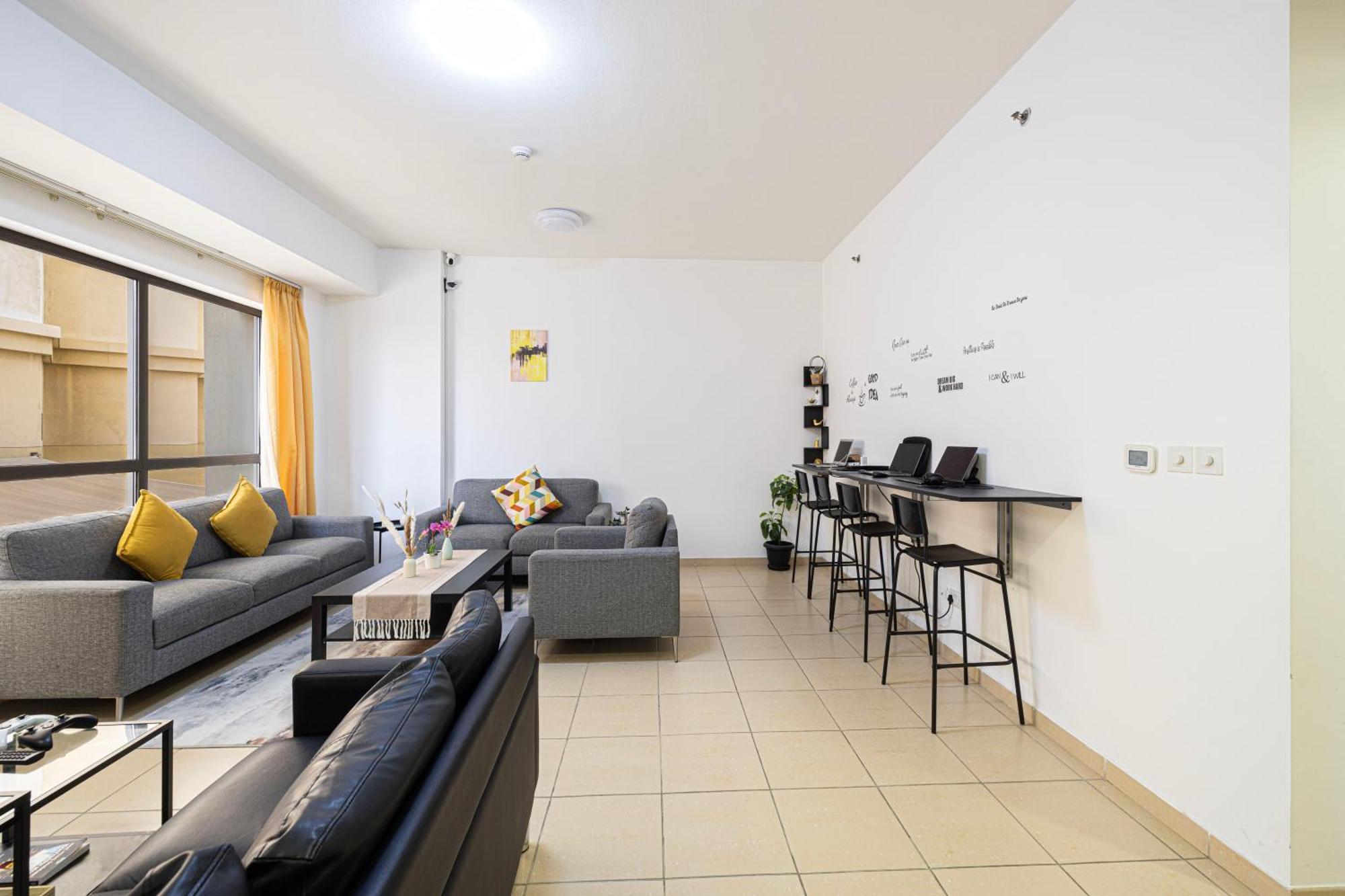 Moonlight Hostel Jbr - 2Min Walk To Jbr Beach - Gym - 2Min Metro Station - Poll Dubai Exteriör bild